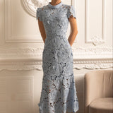 Yüksek Yakalı ve Midi Etekli Çiçek Desenli Dantel Elbise