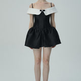 Beyaz Omuzları Açık Yakalı Siyah Saten Mini Elbise