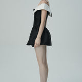 Beyaz Omuzları Açık Yakalı Siyah Saten Mini Elbise