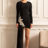 Beyaz Kalça Detaylı ve Şeffaf Uzun Etek Uzantılı Asimetrik Vücuda Oturan Elbise – Siyah