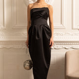 Büzgülü Göğüs Detaylı Straplez Midi Elbise – Siyah