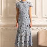 Yüksek Yakalı ve Midi Etekli Çiçek Desenli Dantel Elbise