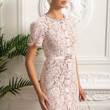 Düğme Detaylı ve Dilimli Dantel Etek Uçlu Elegant Çiçek Dantelli Elbise – Pudra Pembe