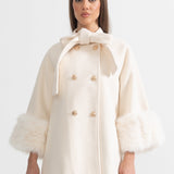 Kürk Manşetli ve Kurdele Detaylı Kaban