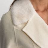 Kürk Yaka Detaylı Taş İşlemeli Yün Kaban – İvory (Kırık Beyaz)
