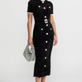 Kristal Düğmeli ve Dantel Detaylı Şık Midi Elbise – Siyah