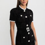 Kristal Düğmeli ve Dantel Detaylı Şık Midi Elbise – Siyah