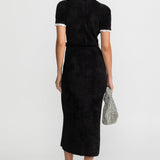 Kristal Düğmeli ve Dantel Detaylı Şık Midi Elbise – Siyah