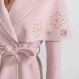 Pembe Tilki Kürklü ve Pelerin Detaylı İşlemeli Yün Kaban