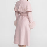 Pembe Tilki Kürklü ve Pelerin Detaylı İşlemeli Yün Kaban