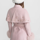 Pembe Tilki Kürklü ve Pelerin Detaylı İşlemeli Yün Kaban