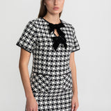 Kadife Fiyonk Detaylı, Ekose Desenli Tweed Mini Elbise – Siyah & Beyaz