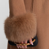 Açık Kahverengi Tilki Kürklü ve Pelerin Detaylı İşlemeli Yün Kaban